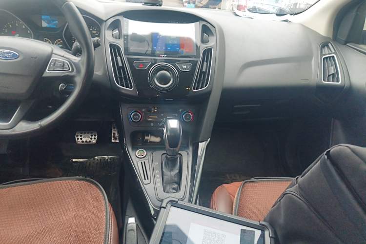 Used Ford Focus 2015 Hatchback 1.6L Automatic Fashion Edition