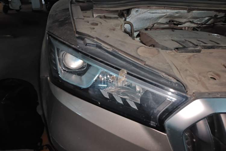 Used BORGWARD BX5 2017 20TGDI Automatic Two-Wheel Drive Pioneer Edition Right Front Headlight