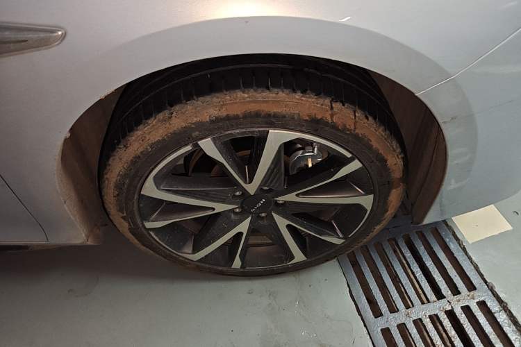 Used AION S Plus 2022 80 Tech Edition Right Front Wheel Hub