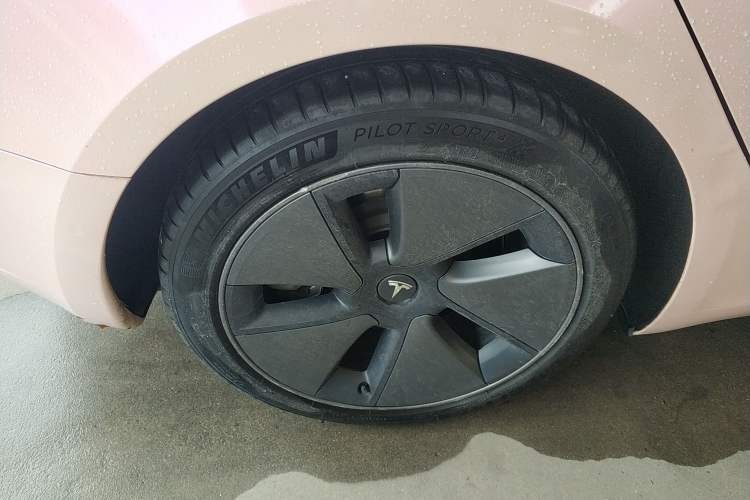 Used Tesla Model 3 2022 Rear-Wheel-Drive Version Right Rear Wheel Hub