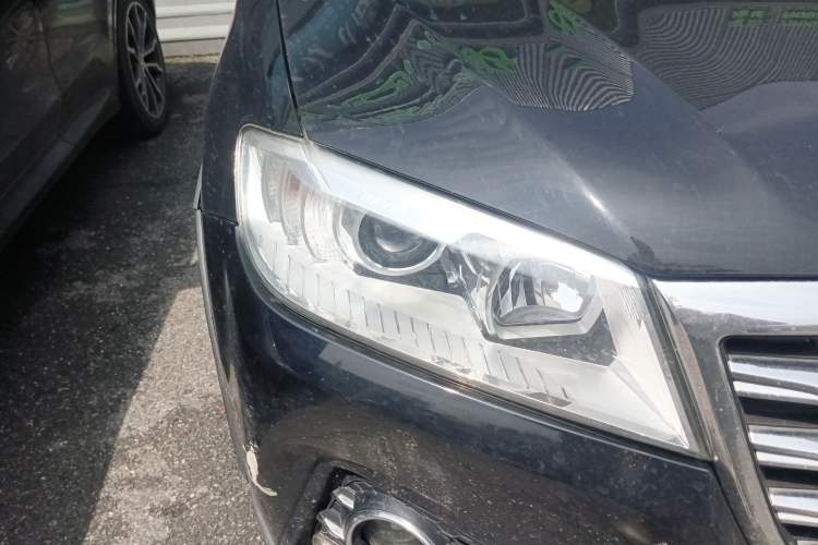 Used Haval H6 2017 Red-Label Sport Edition 1.5T Automatic Two-Wheel Drive Luxury Model Right Front Headlight