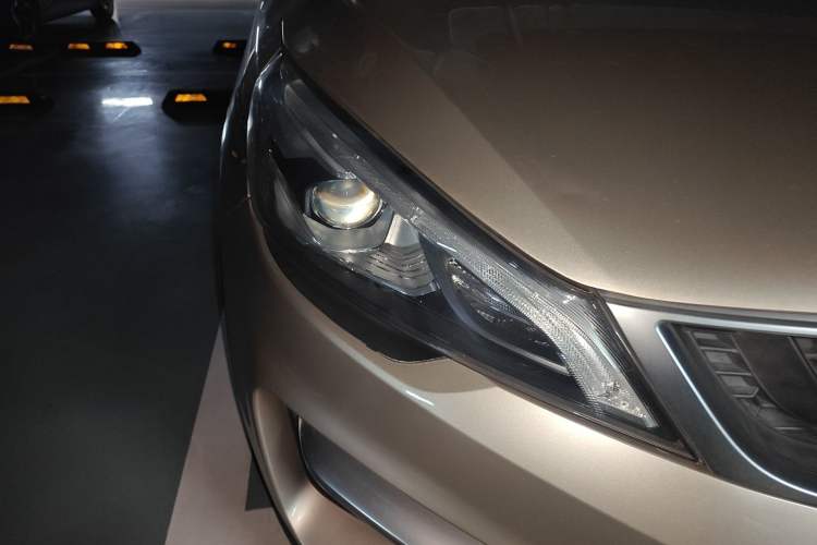 Used Geely Auto Emgrand GS 2016 Sport Edition 1.8L Automatic LingShang Model Right Front Headlight