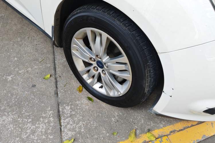 Used Ford Focus 2012 Sedan 1.6L Automatic Comfort Model
