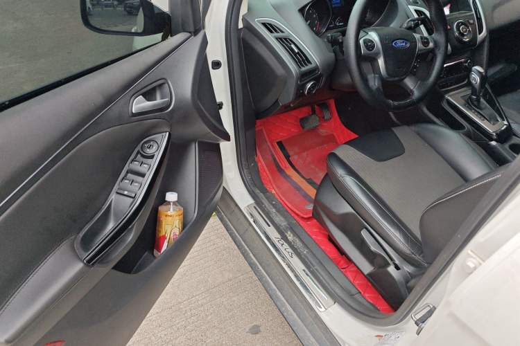 Used Ford Focus 2012 Sedan 1.6L Automatic Fashion Edition
