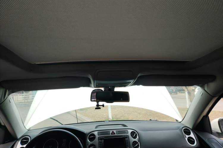 Used Volkswagen Tiguan 2010 2.0 TSI Automatic All-Wheel Drive Flagship Navigation Edition Headliner