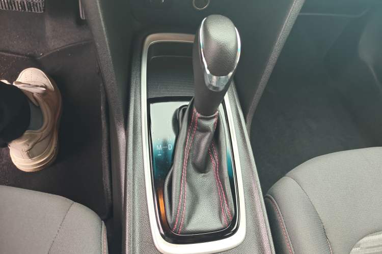 Used Chevrolet Monza 2019 Redline 320T Dual-Clutch Joyful Edition China VI Standard Gear Lever