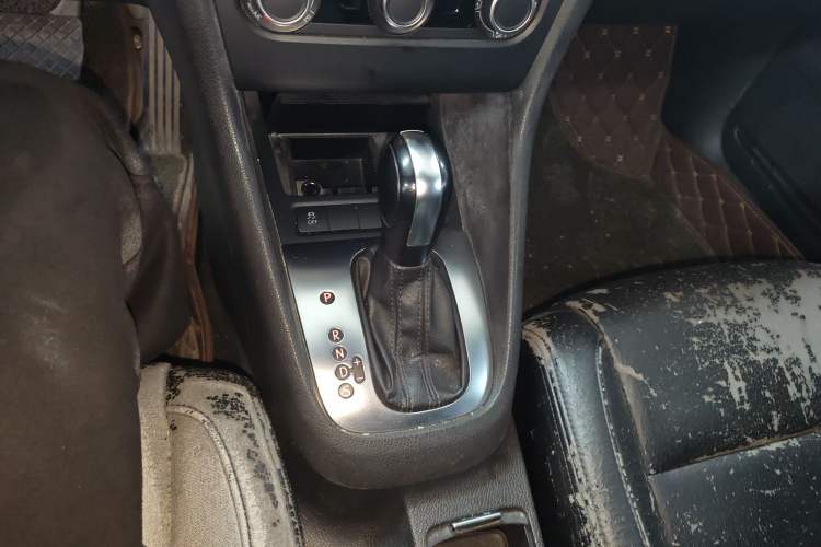 Used Volkswagen Golf 2012 1.6L Automatic Comfort Model Gear Lever