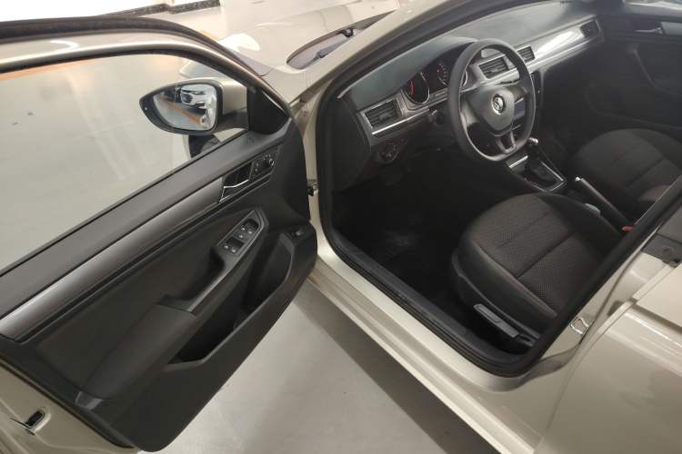 Used Volkswagen Bora 2017 1.6L Automatic Fashion Model