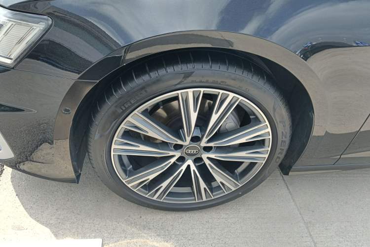 Used Audi A6L 2023 Revised Edition 45 TFSI quattro Prestige Dynamic Version Left Front Wheel Hub