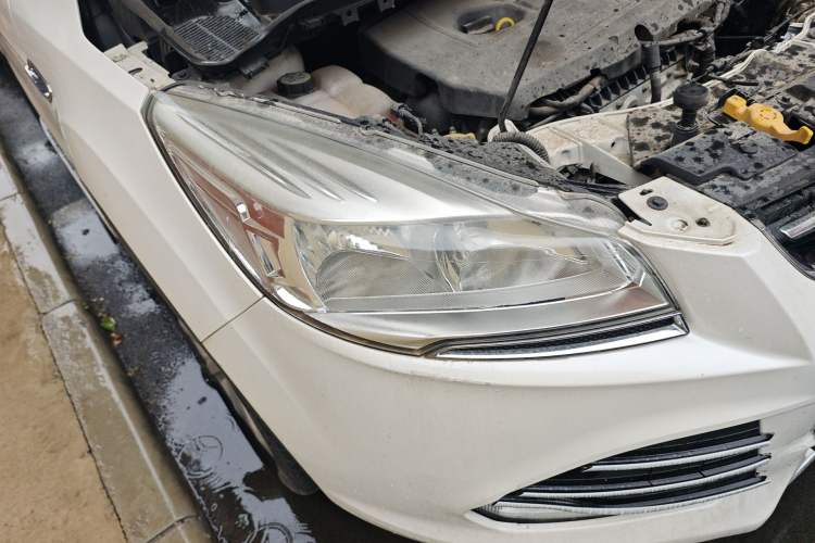 Used Ford Kuga 2015 1.5L GTDi Two-Wheel-Drive Comfort Model Right Front Headlight