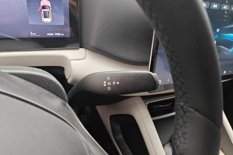 Used BYD Yuan UP 2025 Intelligent Driving Version 401 KM Dynamic Edition Gear Lever