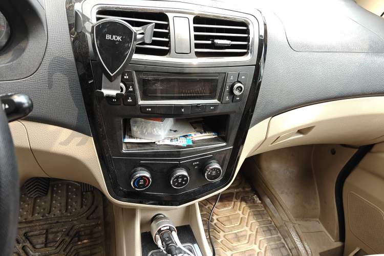 Used Wuling Zhengcheng 2015 1.8L Luxury Model LJ479QE2 Audio And AC Panel