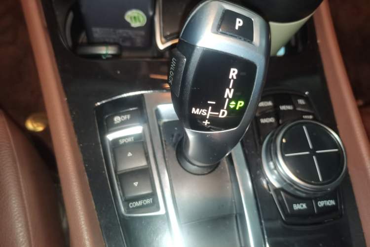 Used BMW 5 Series GT 2013 535i Elegant Edition Gear Lever