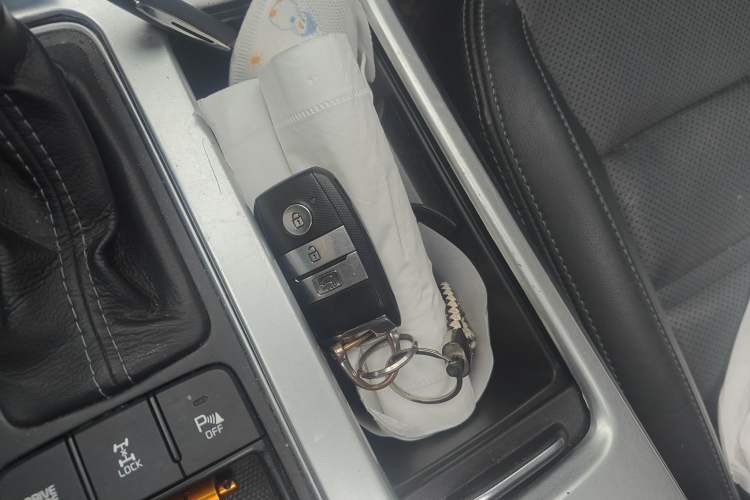 Used Kia Sorento 2016 Sorento L 2.4L Gasoline 4WD Custom Edition 7 Seats Emission Standard China V
