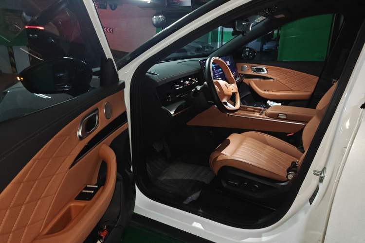 Used NETA L 2024 Extended-Range 310 Flash-Charge Red Edition