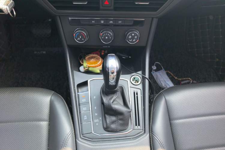 Used Volkswagen Lavida 2019 1.5L Automatic Comfort Edition China VI Standard Gear Lever