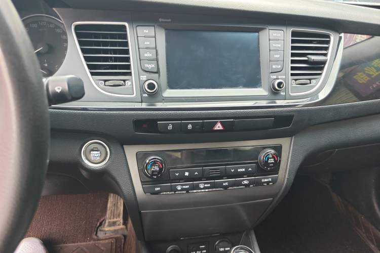 Used Hyundai Mistra 2016 1.8L Automatic Smart GLS Audio And AC Panel