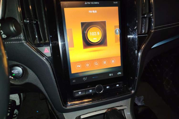 Used Roewe RX5 2019 20T Two-Wheel Drive Automatic 4G Connected Platinum Edition Audio And AC Panel