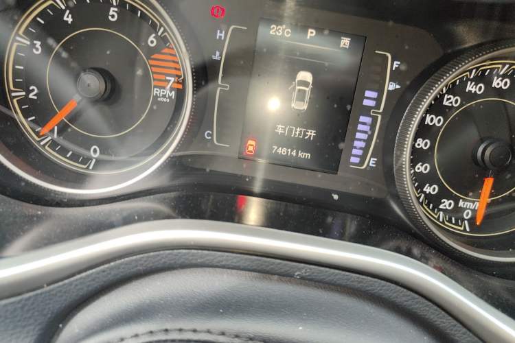 Used Jeep Cherokee 2016 2.4L Leading Edition Odometer Close Up