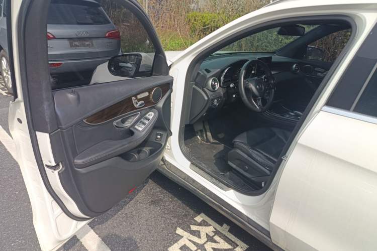 Used Mercedes-Benz GLC 2017 GLC 260 4MATIC Dynamic Edition Driver Seat