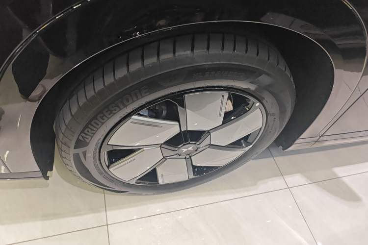 Used XPeng X9 2024 702 Ultra-Long Range Max