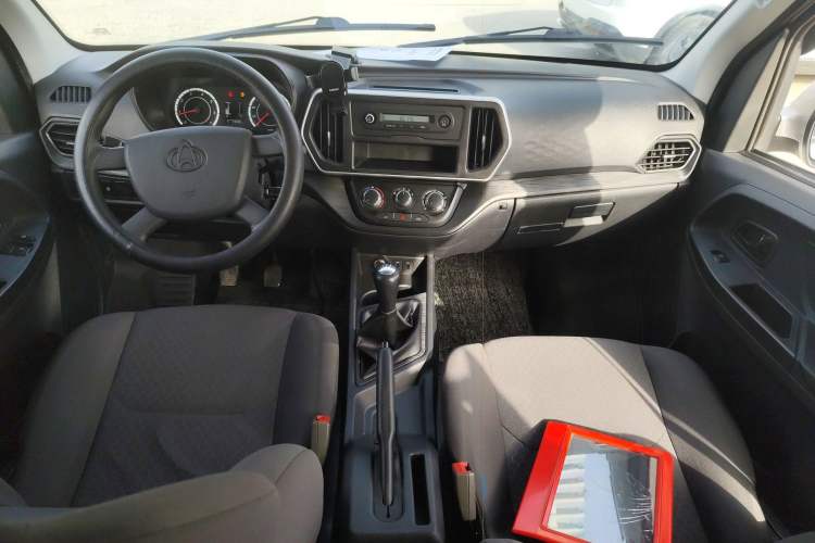 Used CHANGAN KAICHENG Ruixing M60 2023 1.5L GDI Comfort-Class Passenger Vehicle 6/7 Seats Center Console