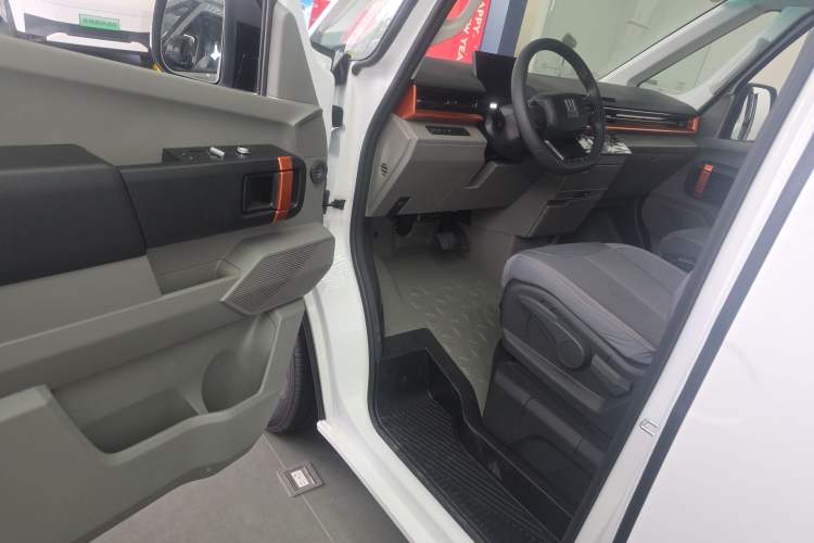 Used Farizon Super VAN 2025 Model, Zhifu Edition, Mid-axle Medium-roof, 83 kWh Driver Seat