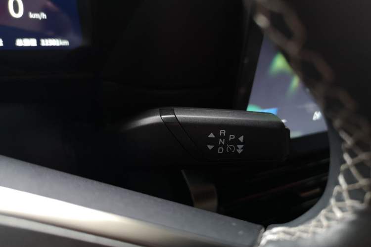 Used iCAR 03T 2024 520km Two-Wheel Drive Long-Range Version Gear Lever