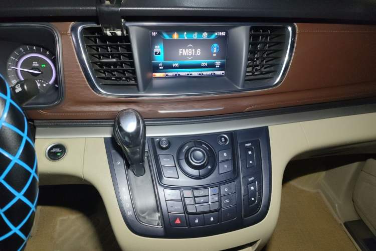 Used Buick GL8 2018 28T Luxury Model China VI Standard Audio And AC Panel