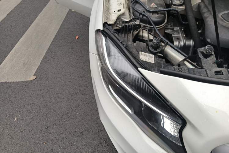 Used Mercedes-Benz GLA 2016 GLA 200 Sport Edition Right Front Headlight