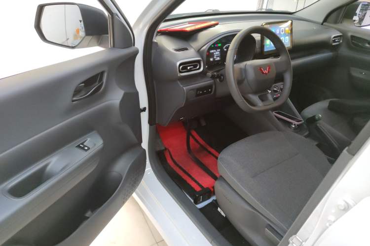 Used Wuling Hongguang New Energy 2024 All-Electric Model 300KM Practical Version