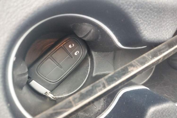 Used Jeep Cherokee 2016 2.4L Leading Edition Vehicle Key