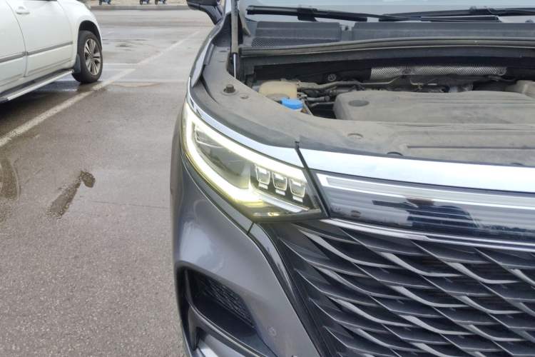 Used Roewe iMAX8 2021 400TGI Supreme Series Ultimate Edition Right Front Headlight