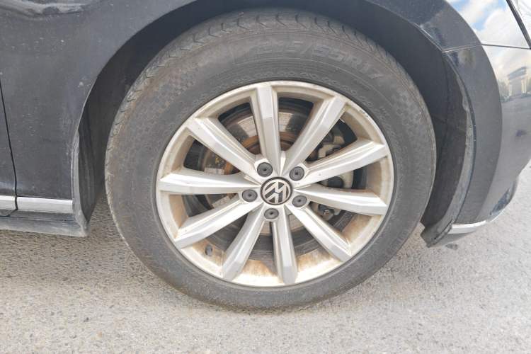 Used Volkswagen Magotan 2017 330TSI DSG Leading Model Right Front Wheel Hub