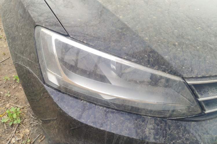 Used Volkswagen Sagitar 2015 1.6L Manual Comfort Model Right Front Headlight