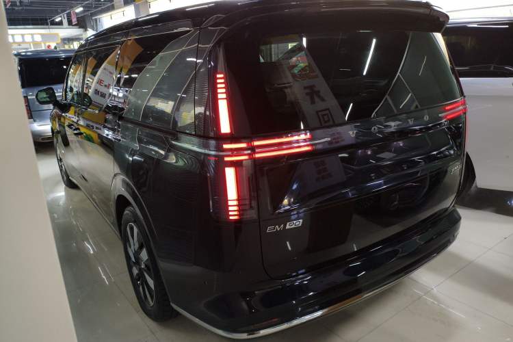 Used Volvo EM90 2025 Ultra Six-Seater Exterior 2