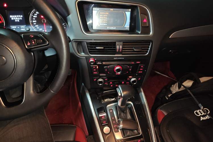 Used Audi Q5 2017 Plus 40 TFSI Technology Model Audio And AC Panel