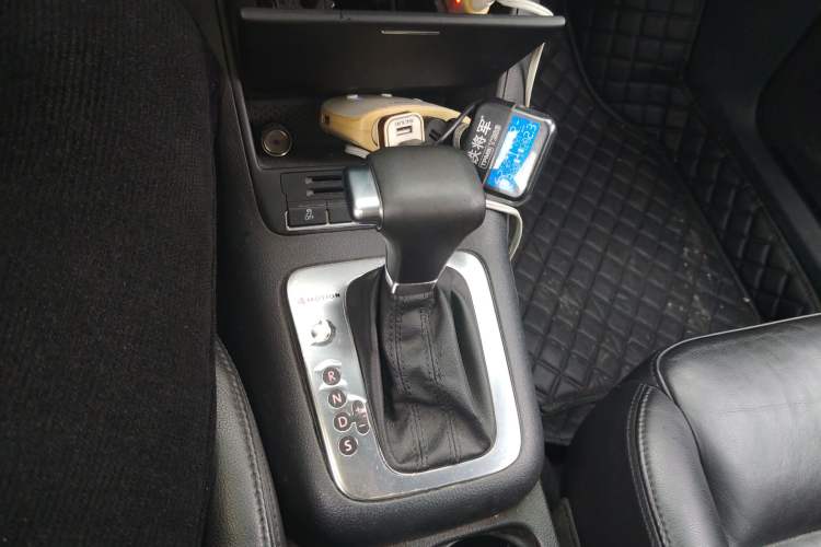 Used Volkswagen Tiguan 2010 1.8 TSI Automatic All-Wheel Drive Fashion Edition Gear Lever