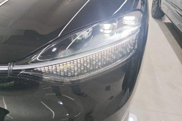 Used Hima AITO M9 2025 Extended-Range Ultra Version 52 kWh 6-Seater Left Front Headlight