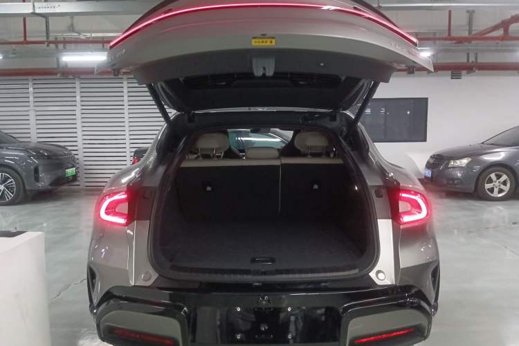 Used Xiaomi Auto YU7 2025 Ultra-Long Range High-Performance All-Wheel-Drive Max Edition Trunk