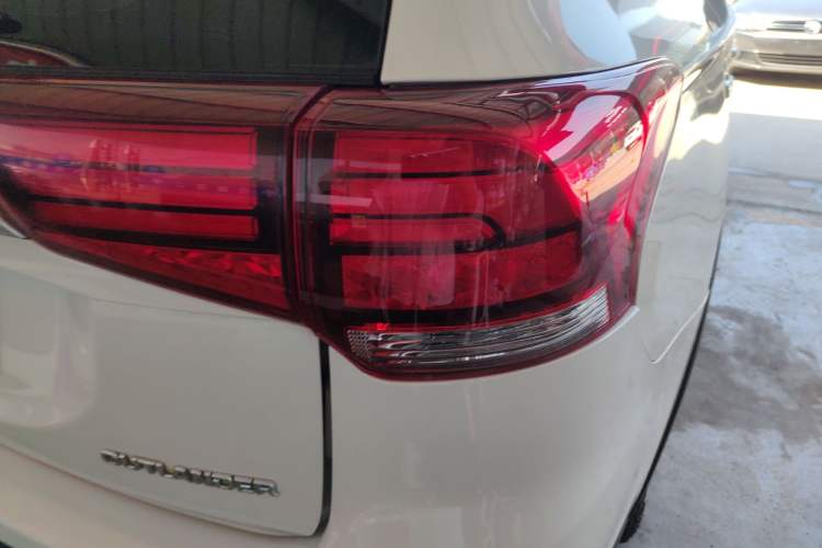 Used Mitsubishi Outlander 2018 2.0L Two-Wheel Drive Glory Edition 5 Seats
