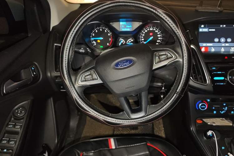 Used Ford Focus 2017 Sedan 1.6L Automatic Fashion Edition Smart Drive Version Steering Wheel