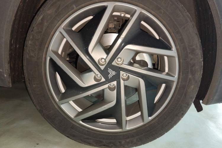 Used NETA U 2021 Pro 610 Fire-Seeking Edition Right Front Wheel Hub