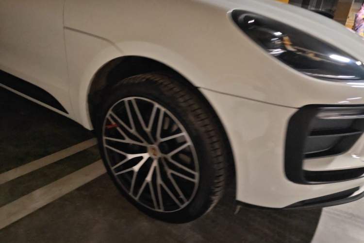 Used Porsche Macan 2024 Macan 2.0T Right Front Wheel Hub