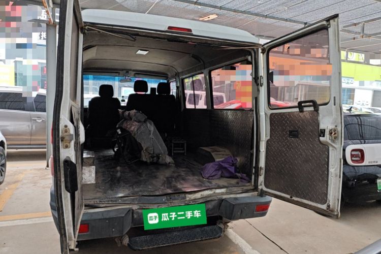 Used Iveco Daily 2017 2.5T A35 Low-Roof 5-7 Seater Passenger Van 47Z5
