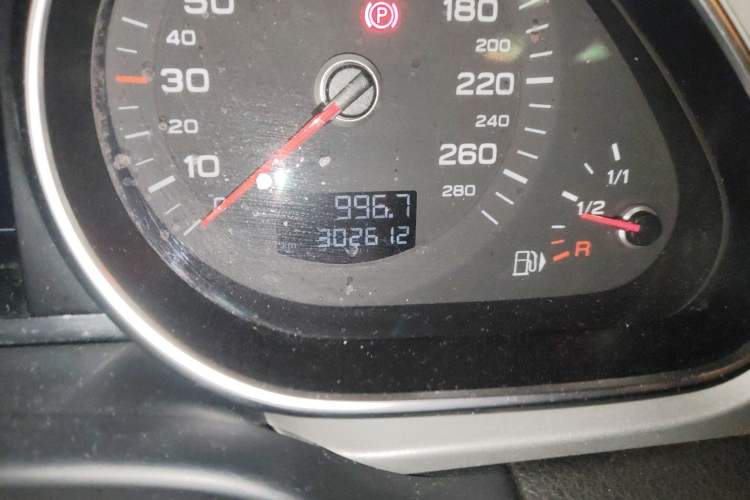 Used Audi Q7 2014 35 TFSI Ambition Edition Odometer Close Up