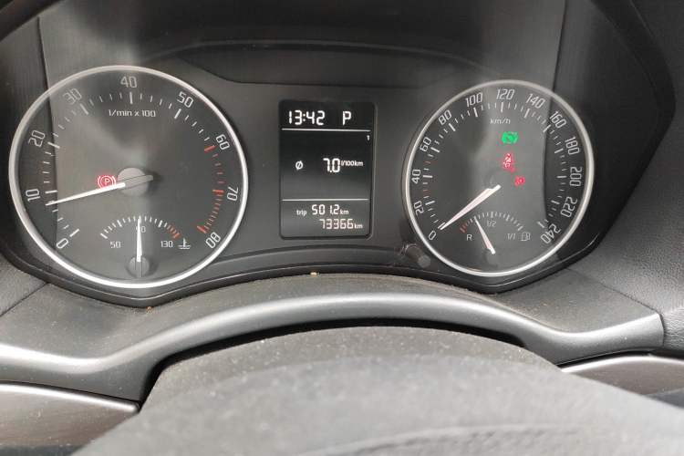 Used Skoda Octavia 2013 1.6L Automatic Yijie Edition Odometer Close Up