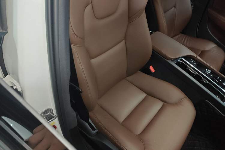 Used Volvo V90 2023 Cross Country B5 AWD Smart Range Edition
