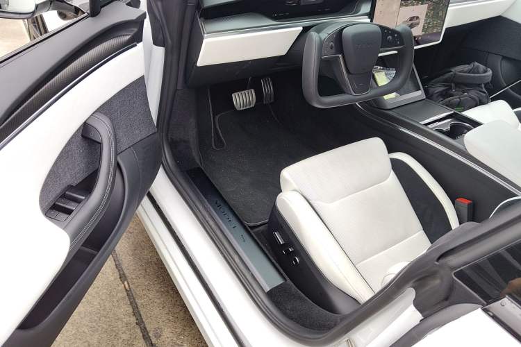 Used Tesla Model S 2023 Three-Motor All-Wheel-Drive Plaid Version Driver Seat