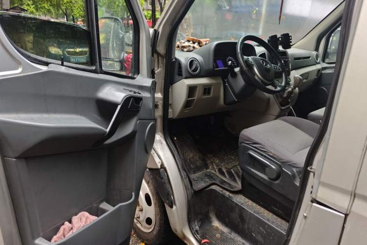 Used JAC Group Sunray 2018 2.7T 5-Series National Emission Standard V Star Express High-Roof Driver Seat